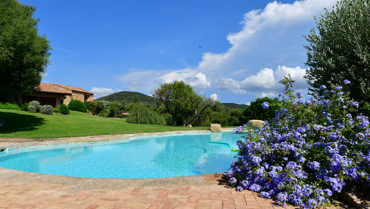 panoramic-villa-for-rent-san-pantaleo-sardinia