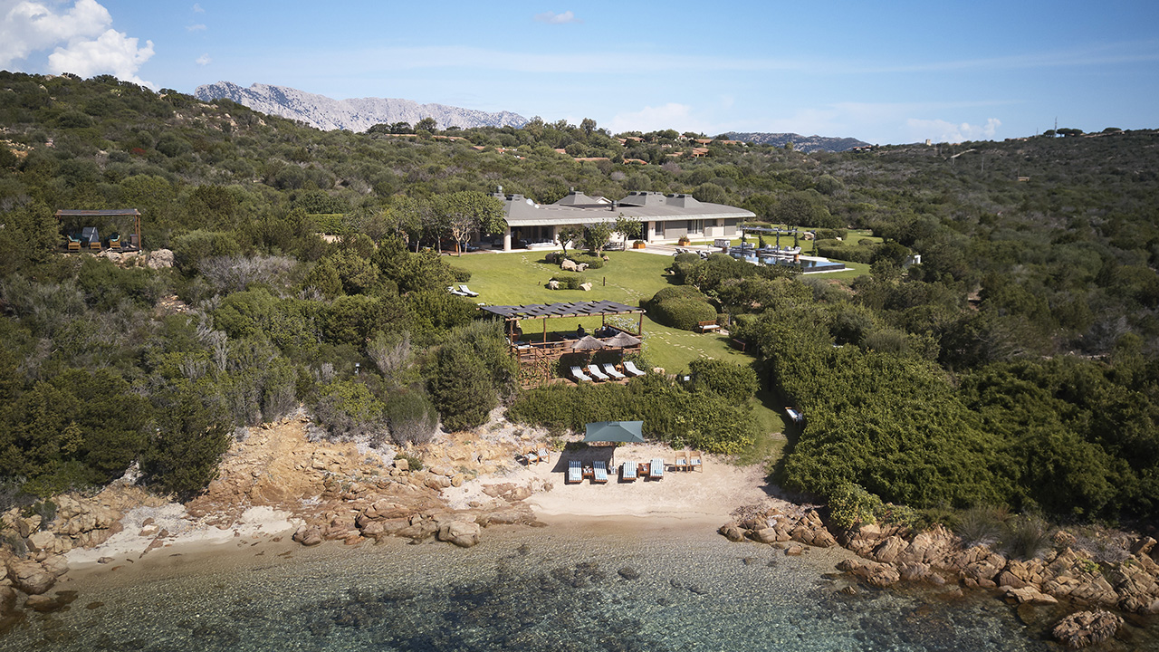 Waterfront Villa for rent in Sardinia